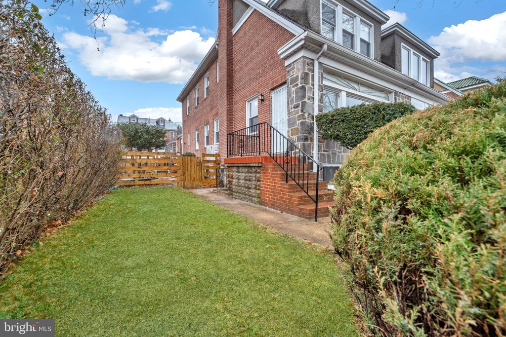 2219 CHESTERFIELD AVENUE