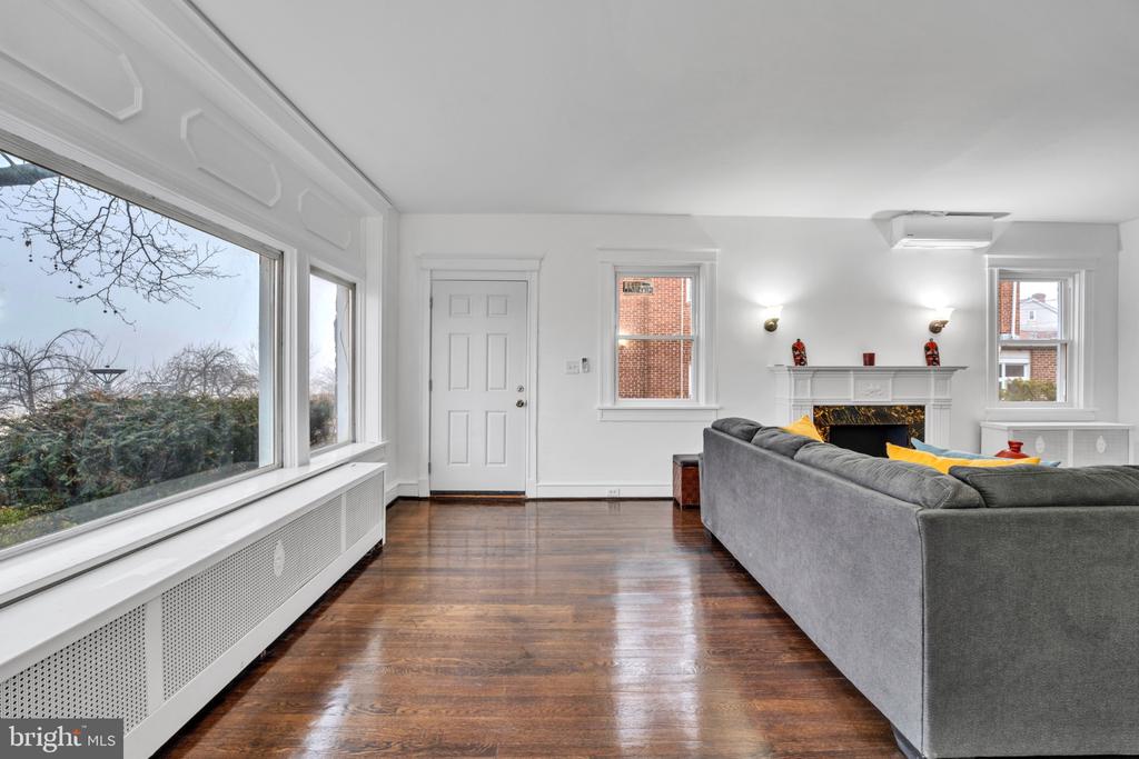 2219 CHESTERFIELD AVENUE