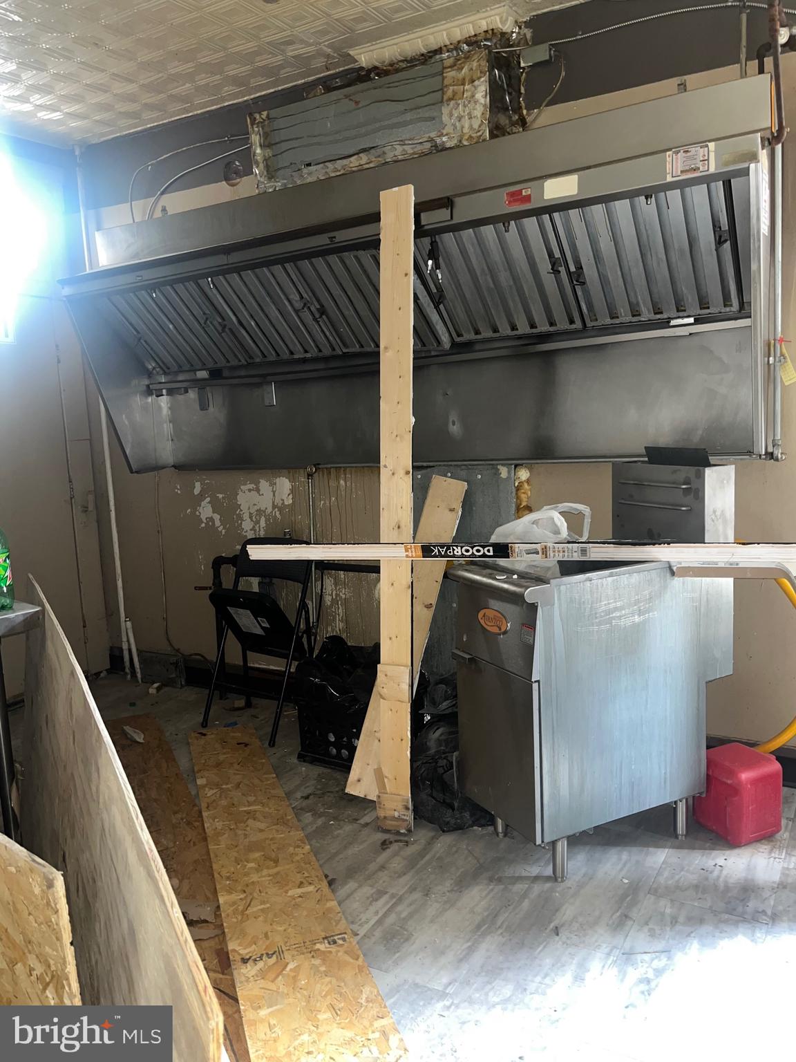 3121 E MONUMENT STREET