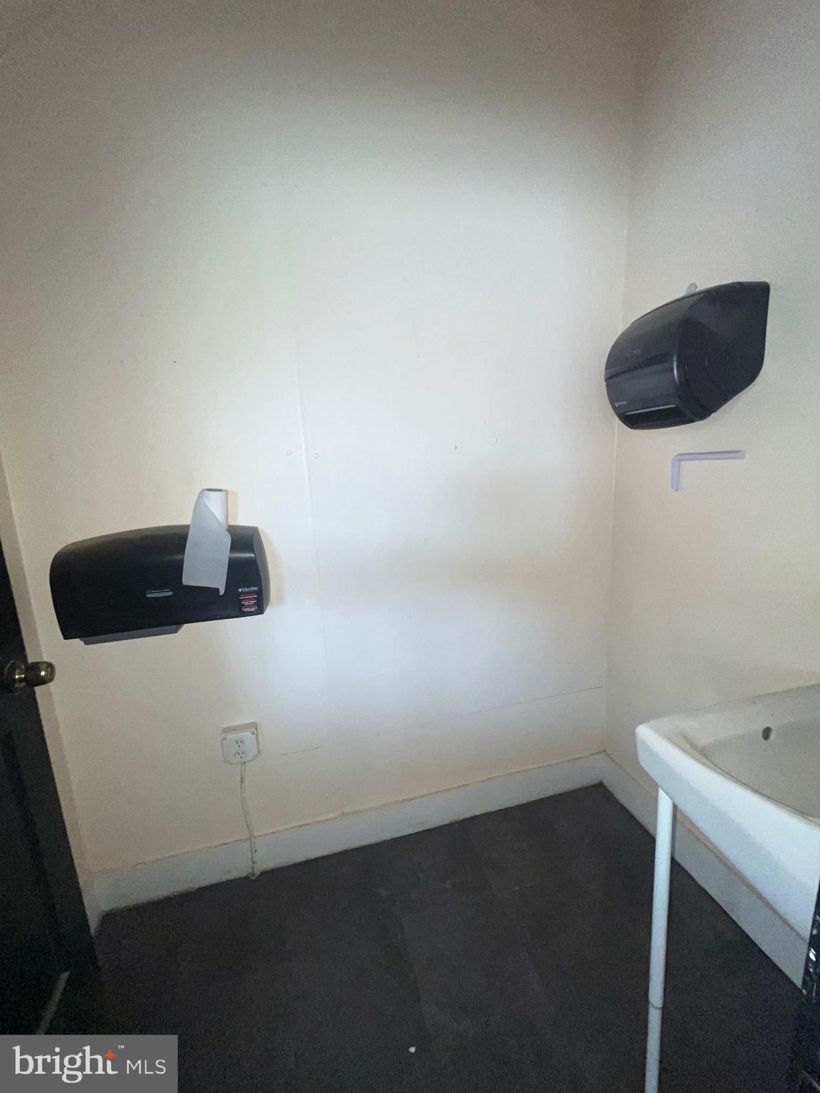 3121 E MONUMENT STREET