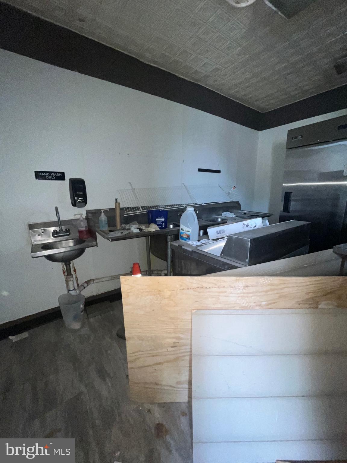 3121 E MONUMENT STREET