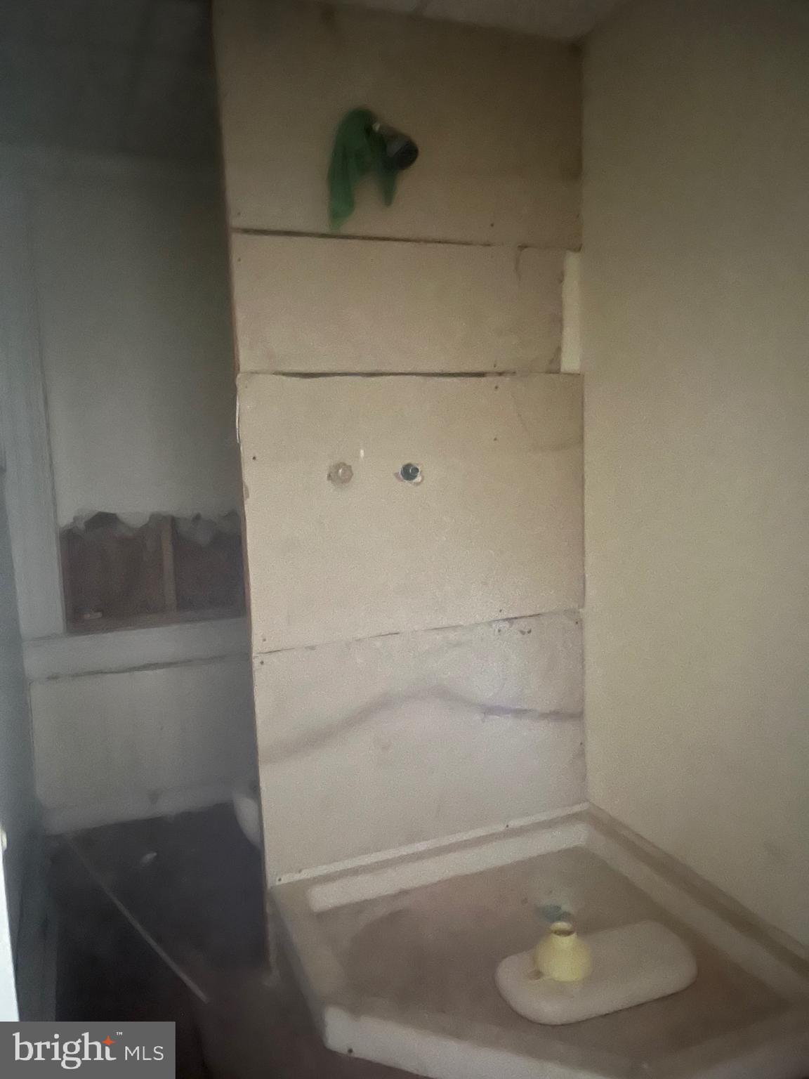 3121 E MONUMENT STREET