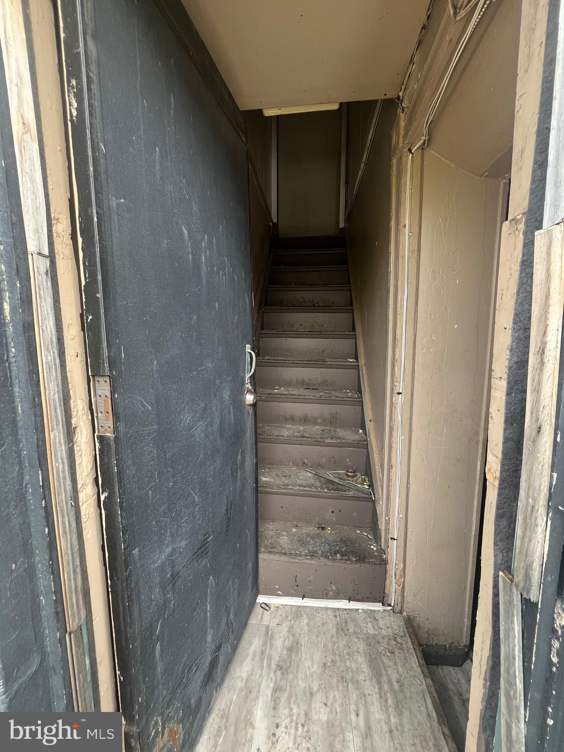 3121 E MONUMENT STREET