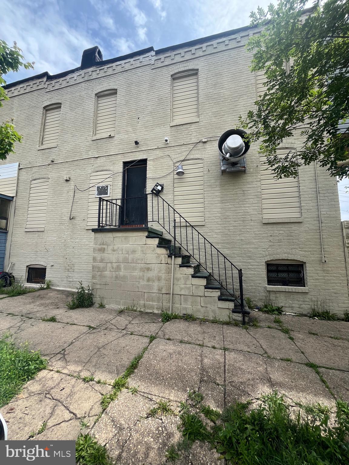 3121 E MONUMENT STREET