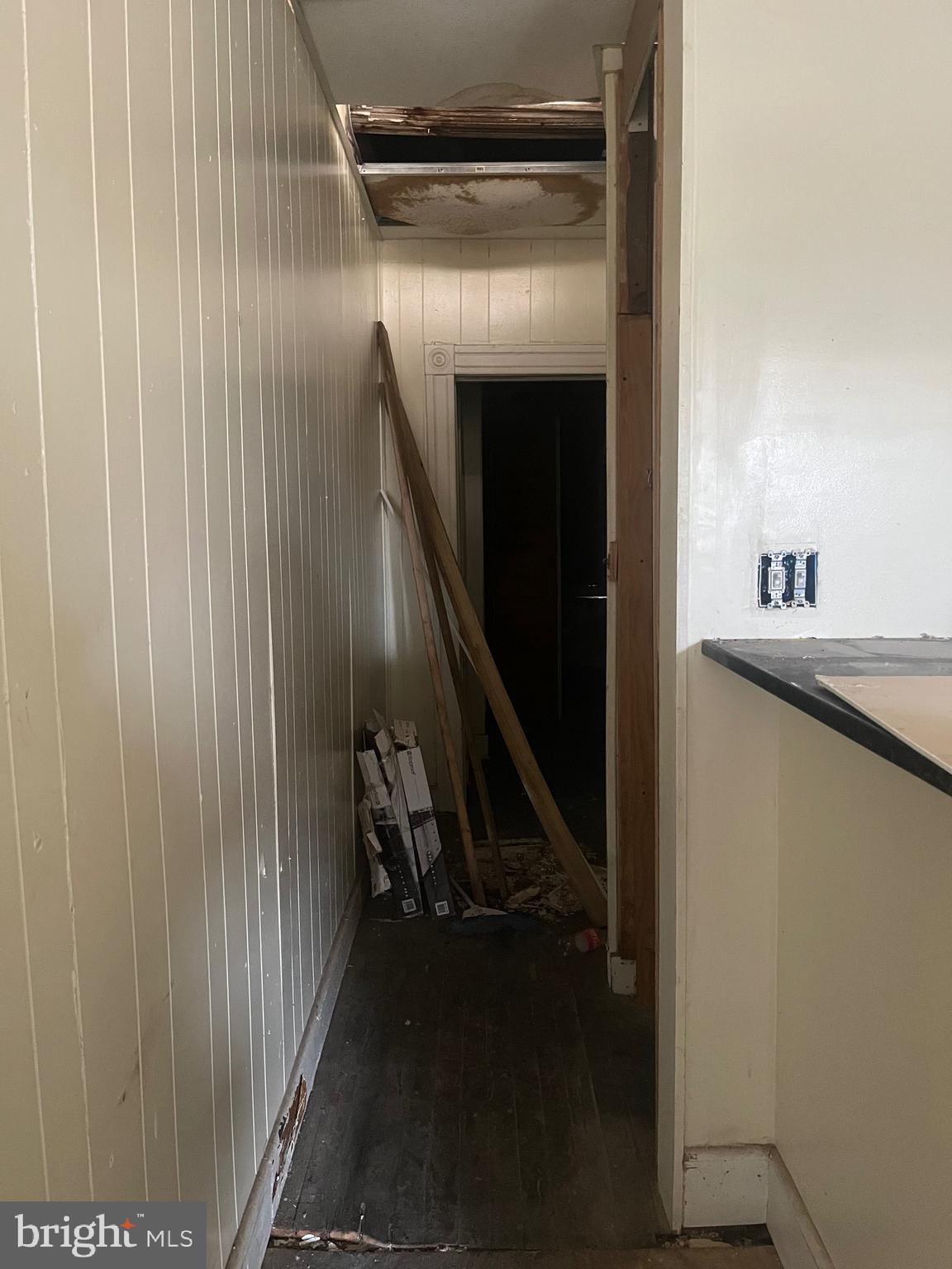 3121 E MONUMENT STREET