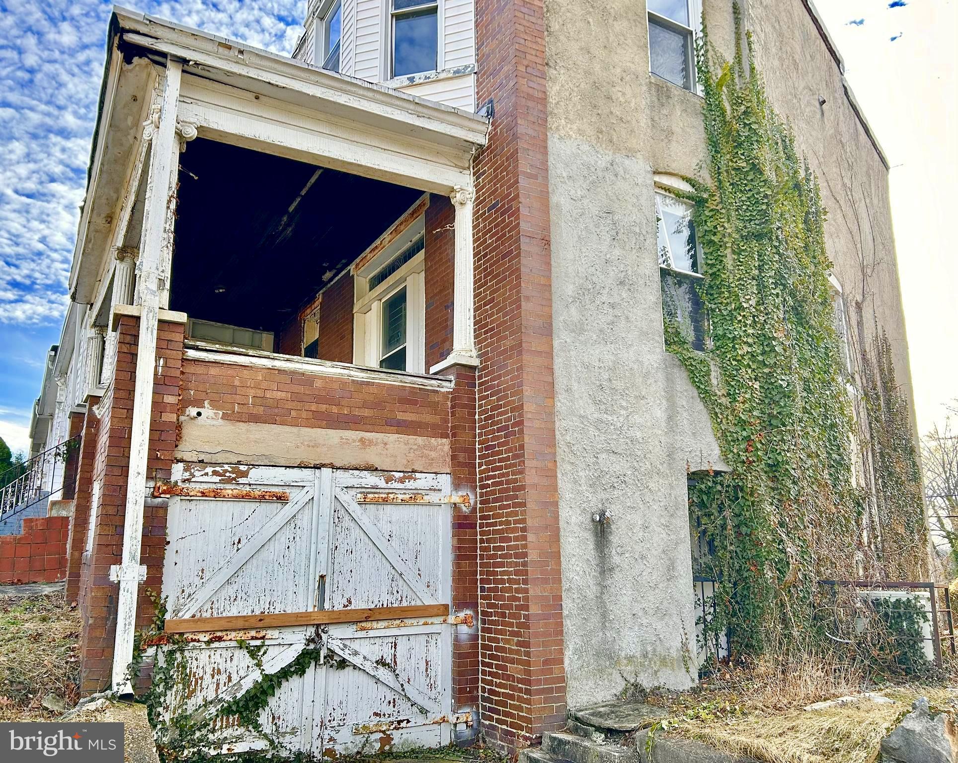 1218 N LONGWOOD STREET