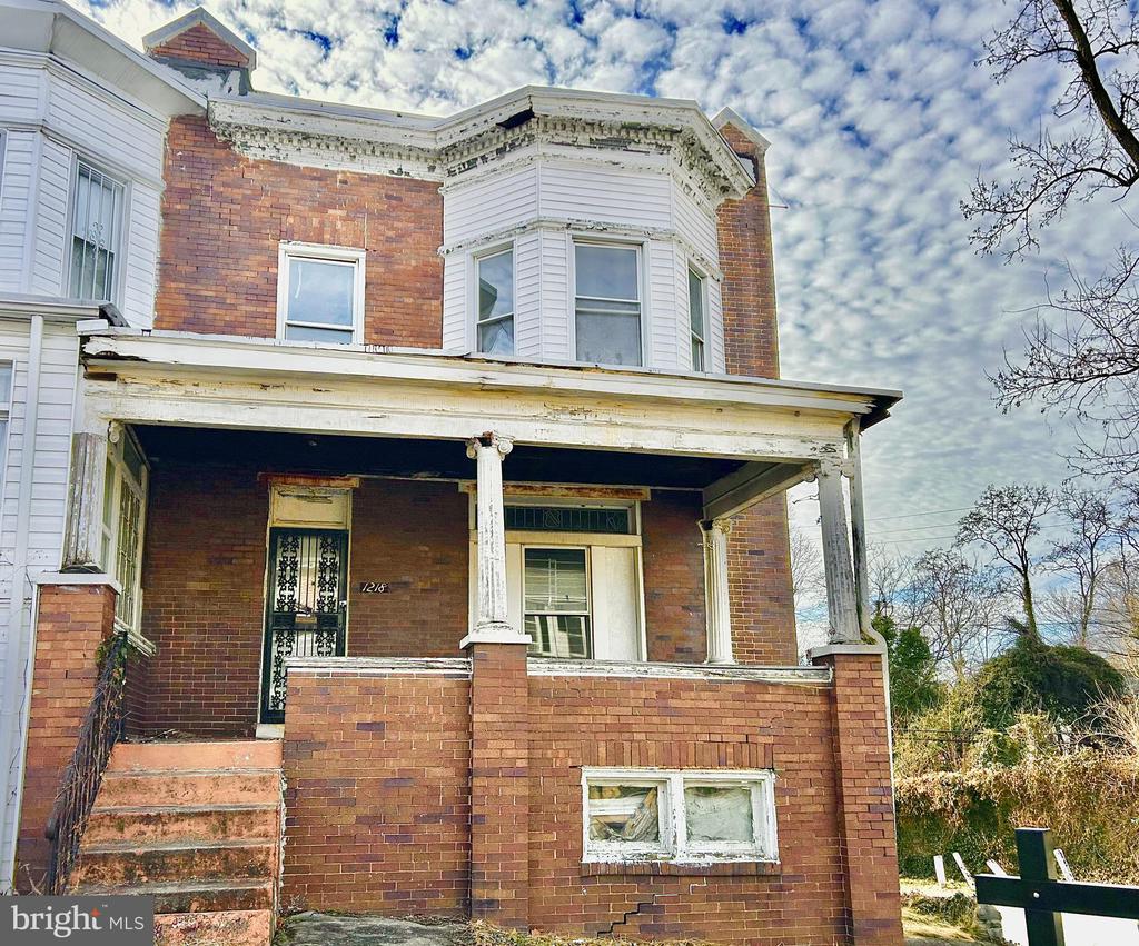 1218 N LONGWOOD STREET