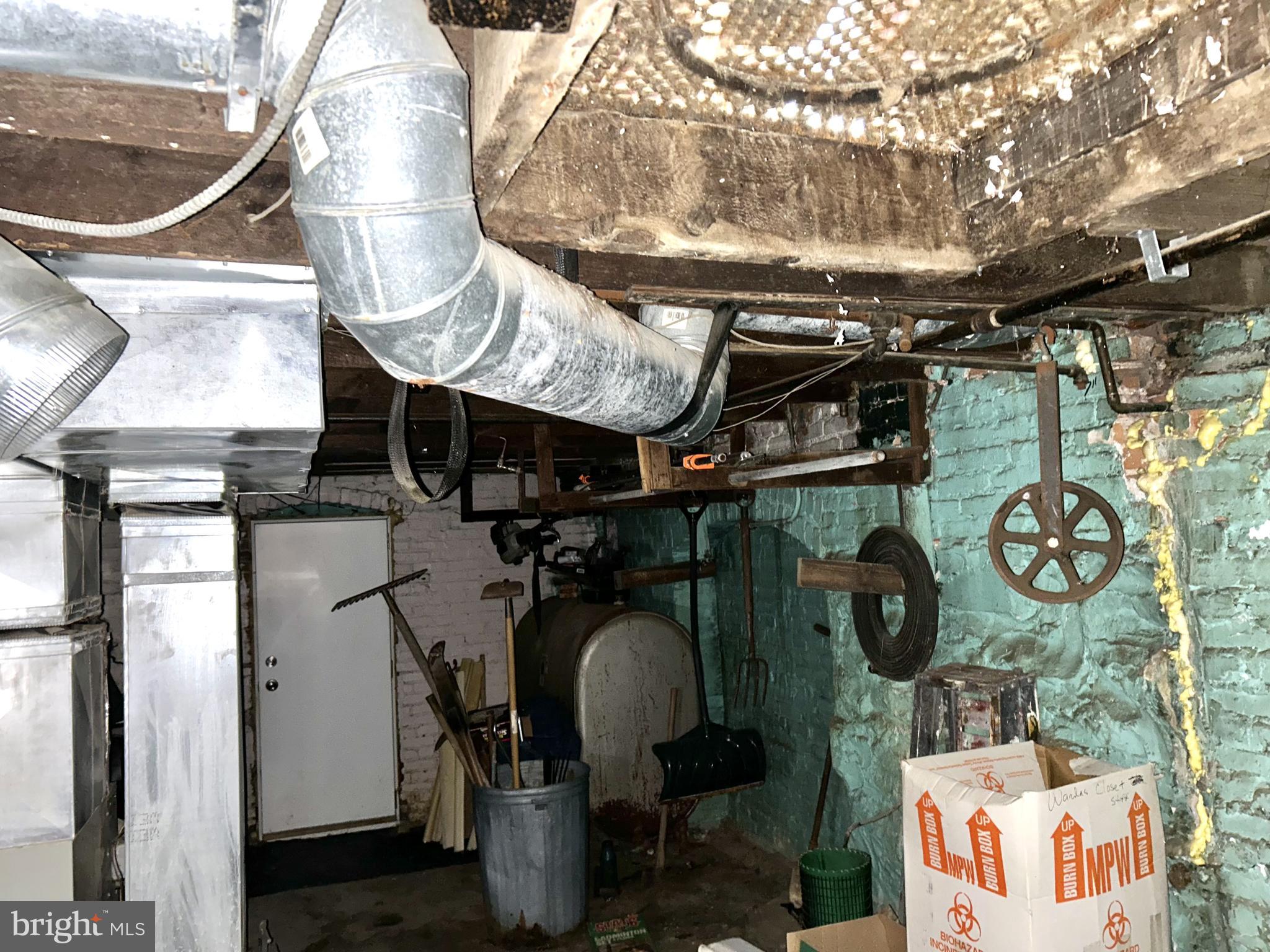 1218 N LONGWOOD STREET