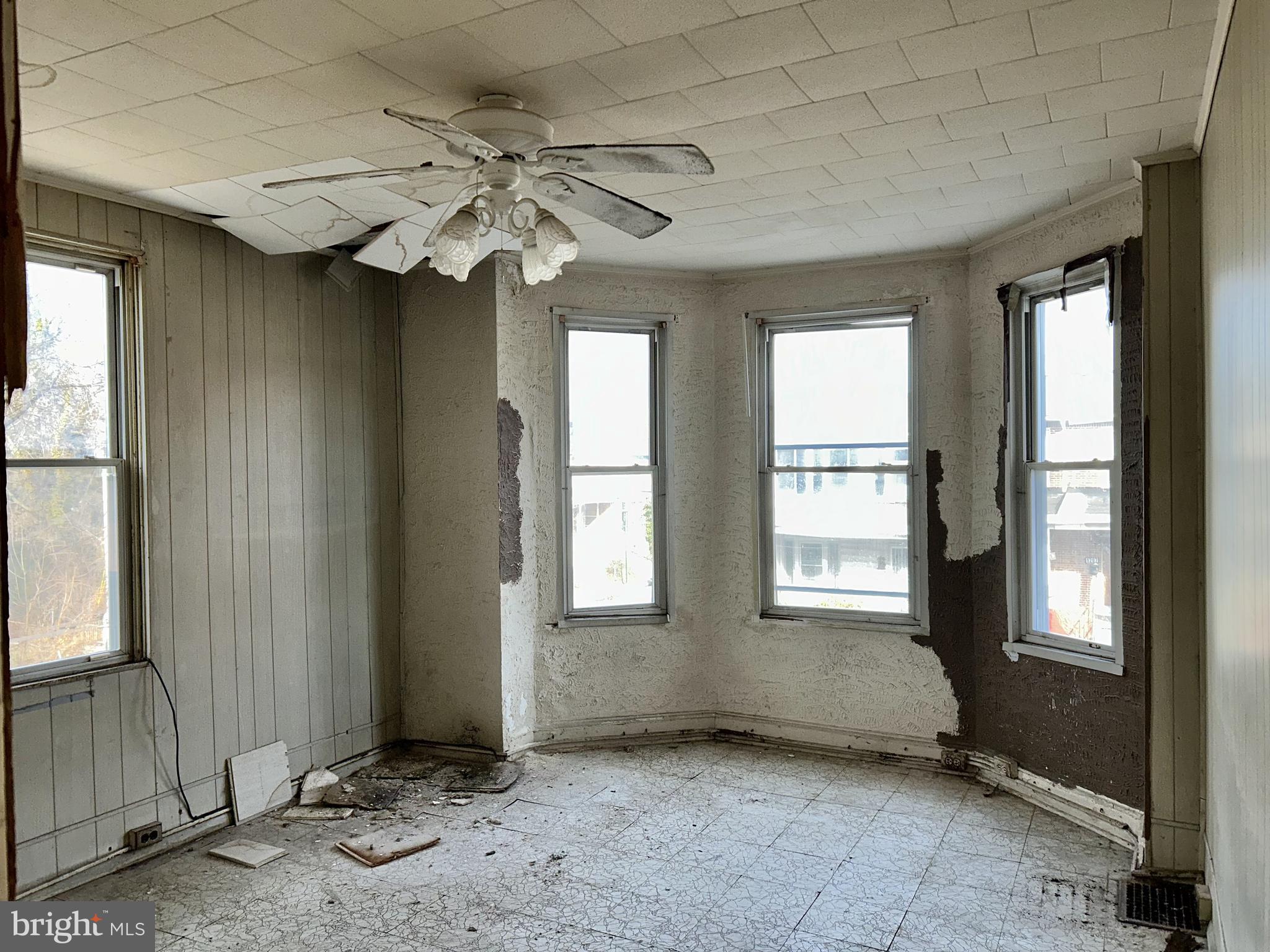 1218 N LONGWOOD STREET