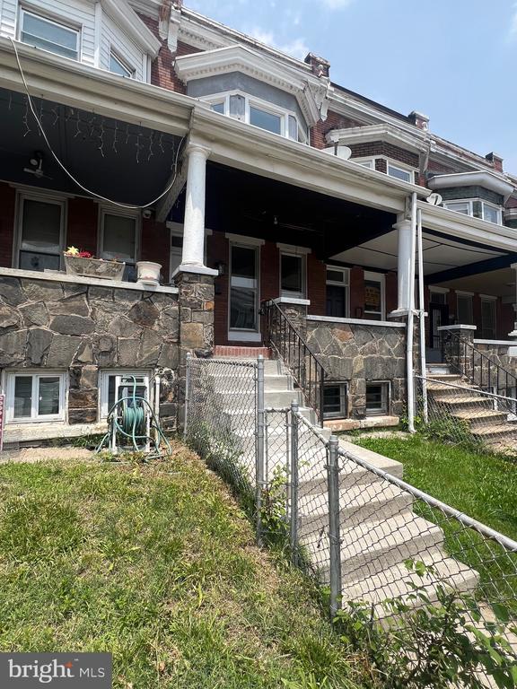 2732 RIGGS AVENUE
