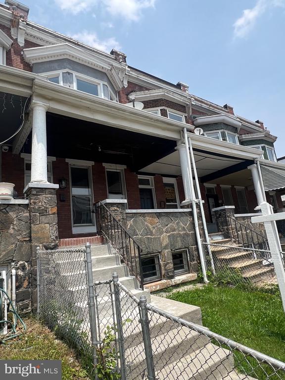 2732 RIGGS AVENUE