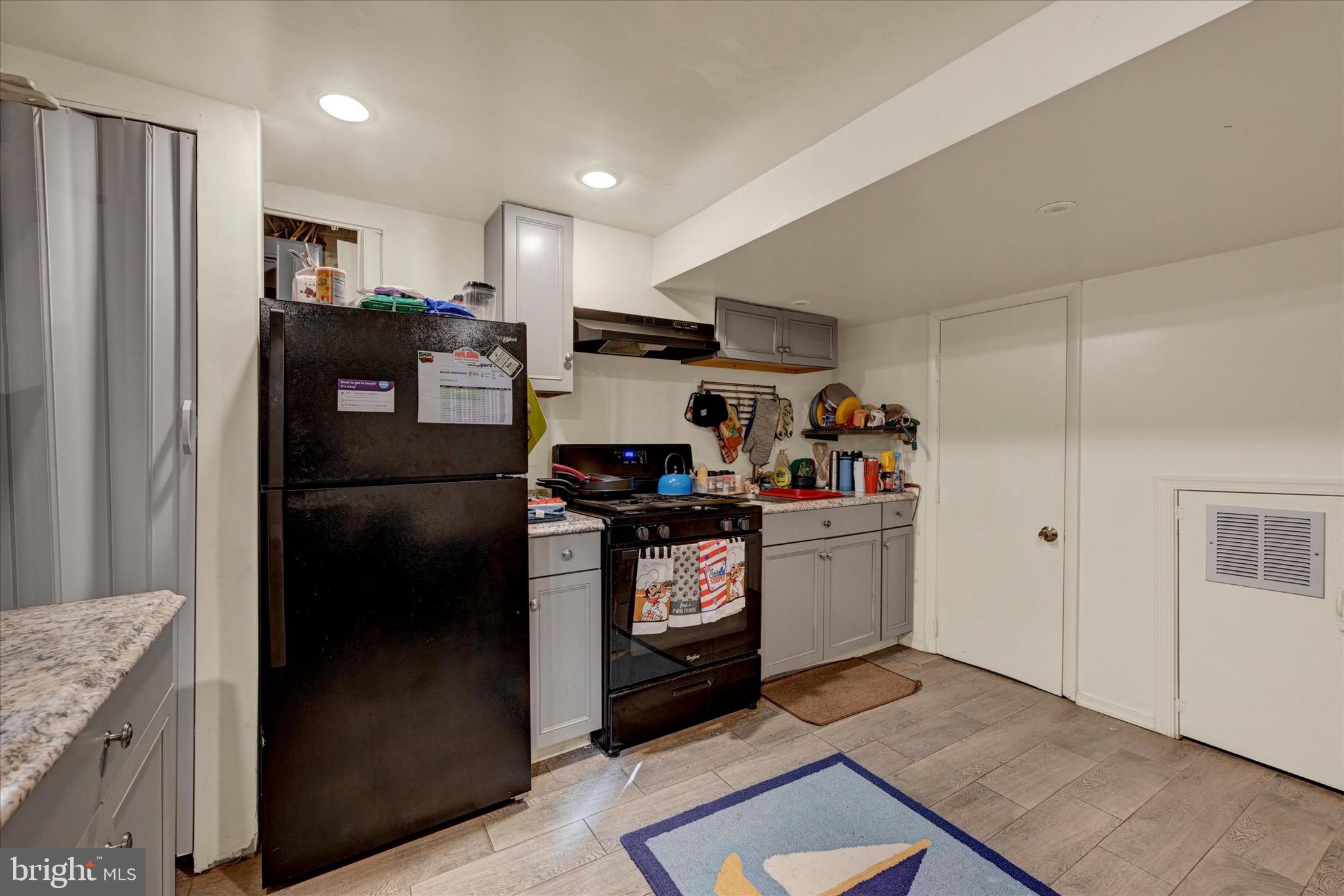 3922 MORTIMER AVENUE