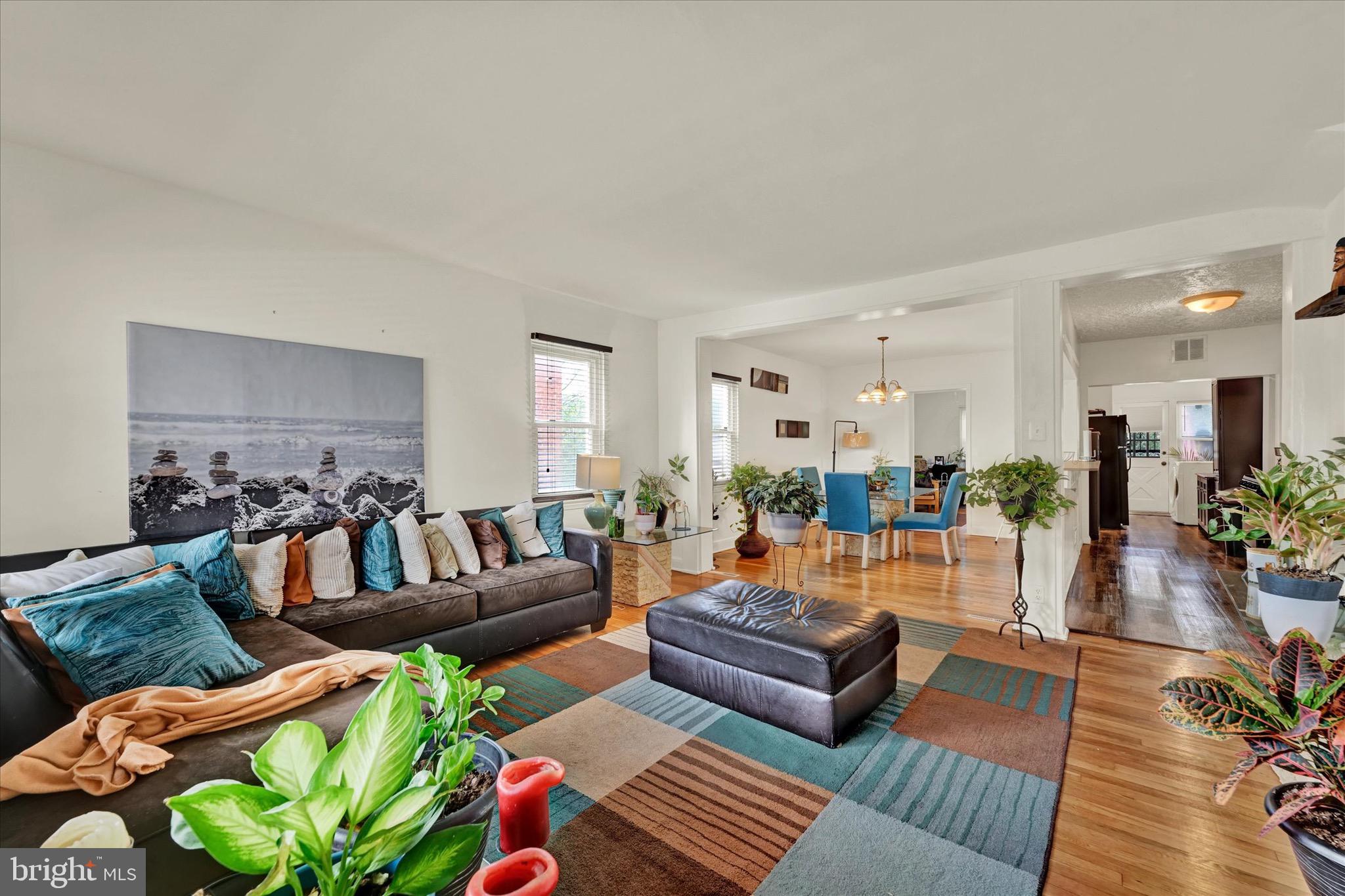 3922 MORTIMER AVENUE