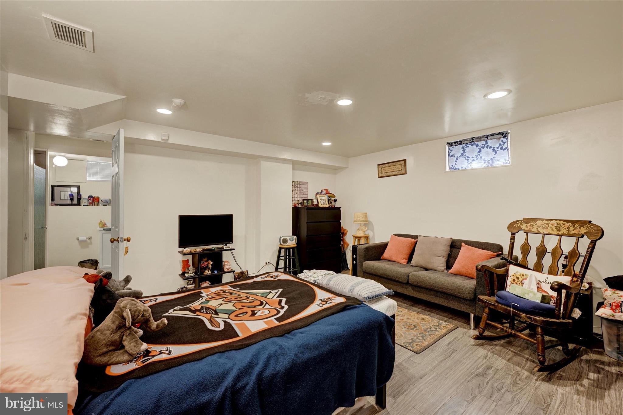 3922 MORTIMER AVENUE