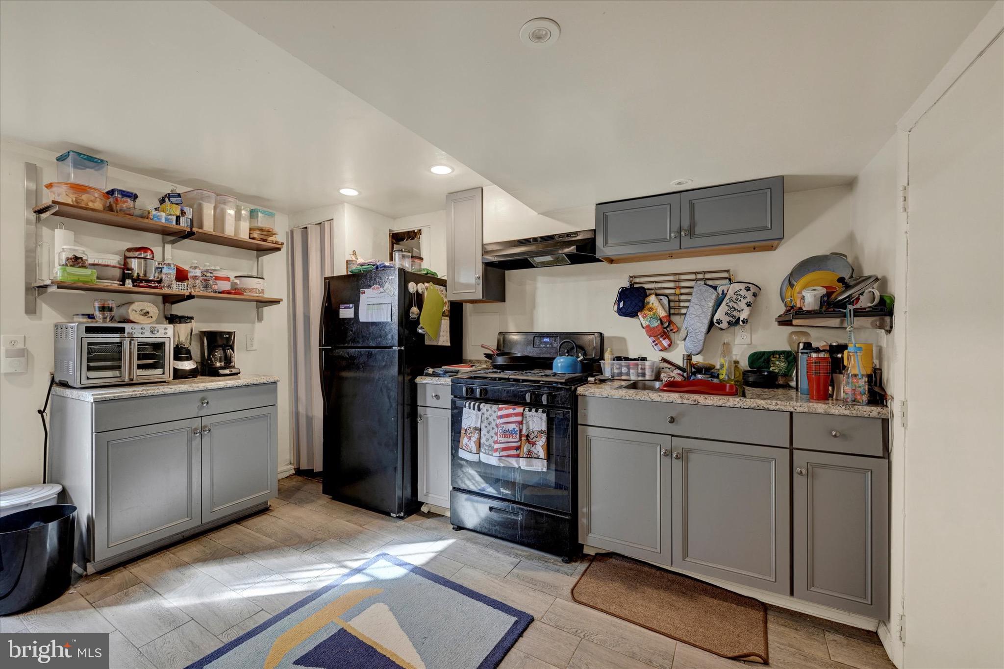 3922 MORTIMER AVENUE