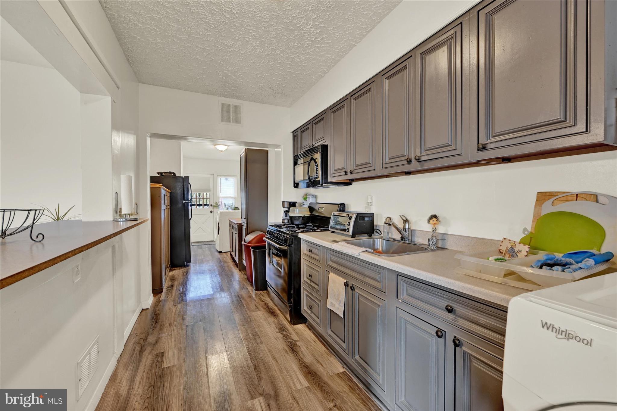 3922 MORTIMER AVENUE