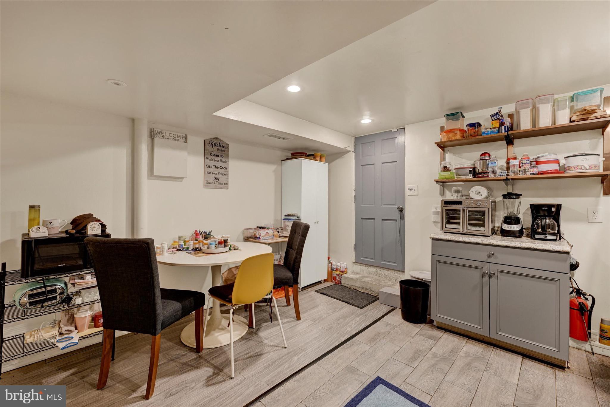 3922 MORTIMER AVENUE