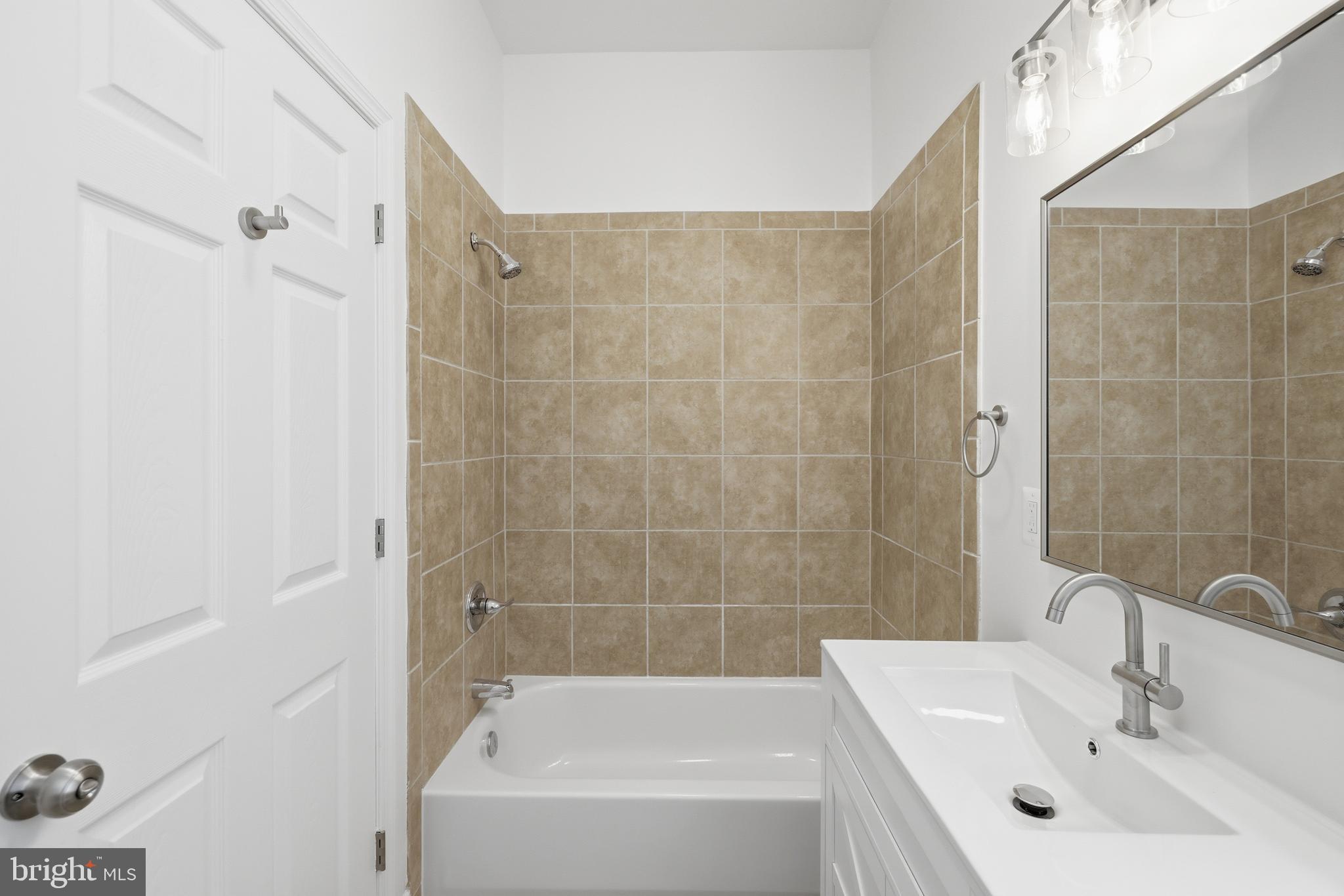 719 N MADEIRA STREET