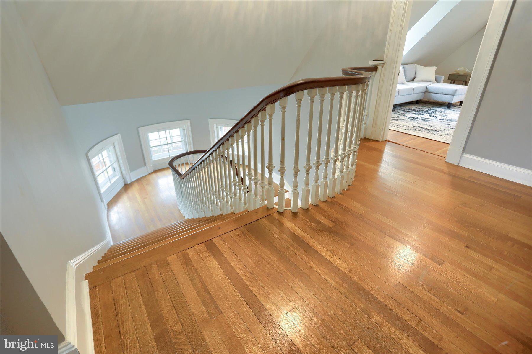 818 W UNIVERSITY PARKWAY