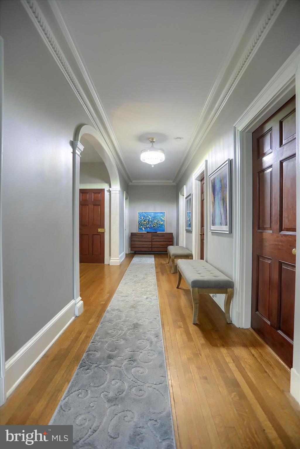 818 W UNIVERSITY PARKWAY