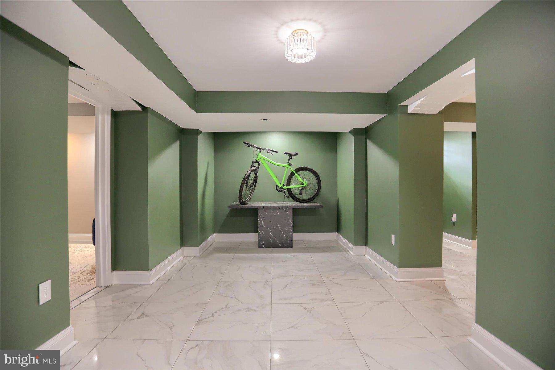 818 W UNIVERSITY PARKWAY