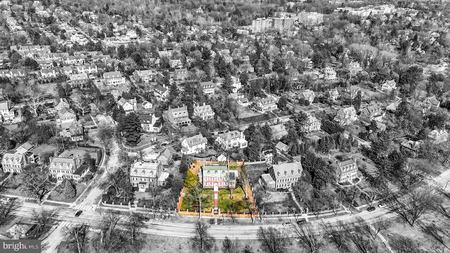 818 W UNIVERSITY PARKWAY