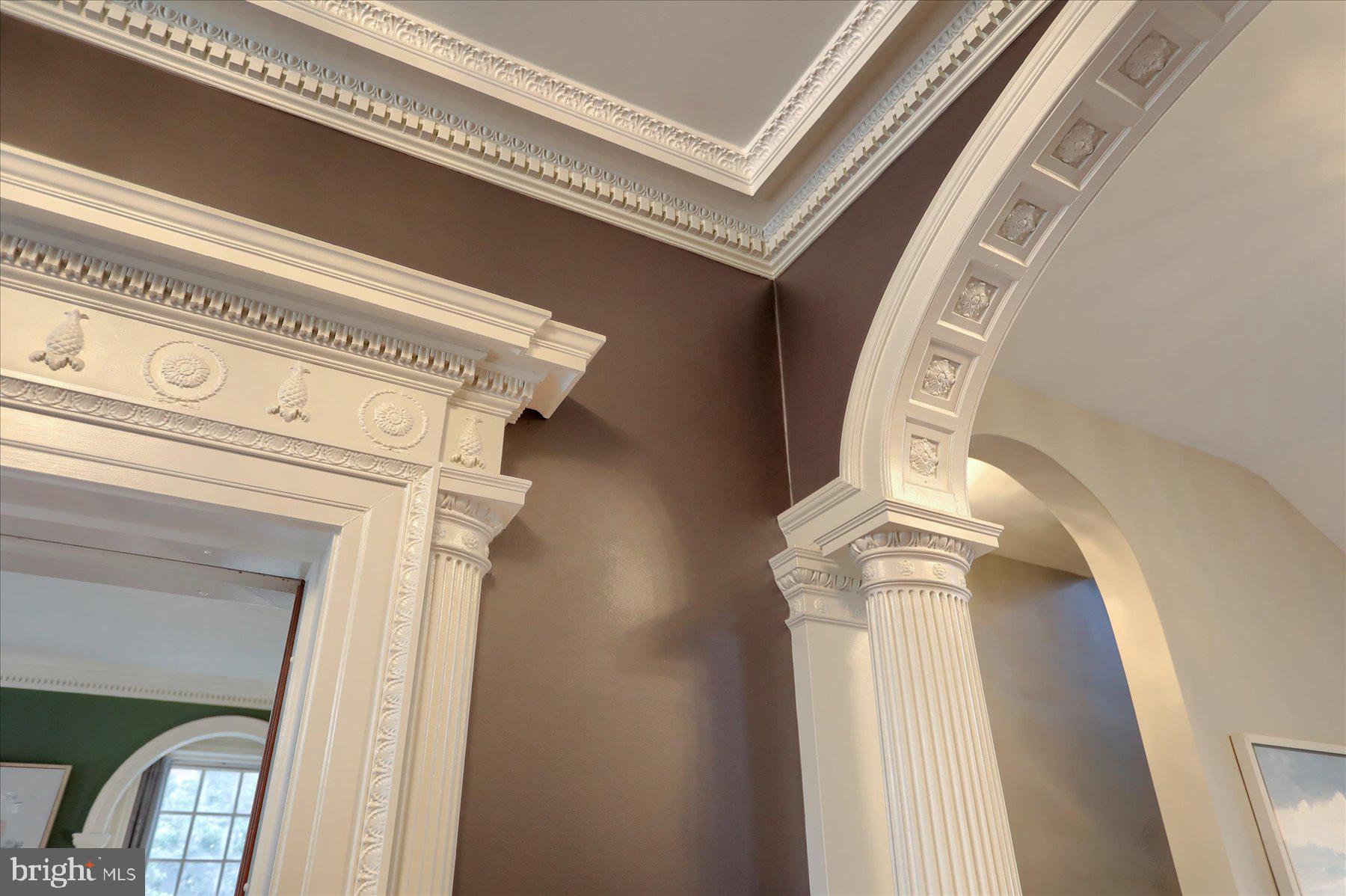 818 W UNIVERSITY PARKWAY