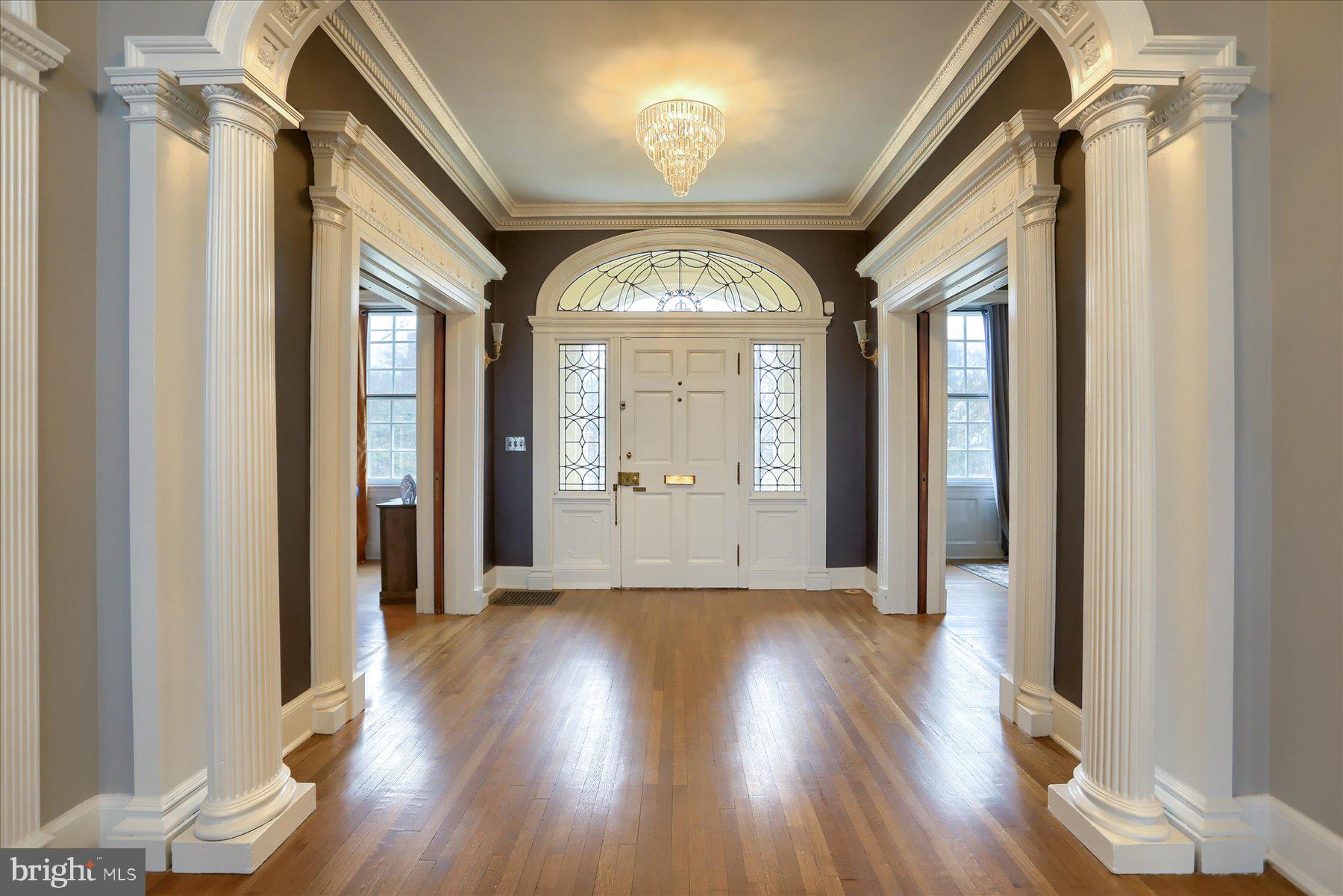 818 W UNIVERSITY PARKWAY