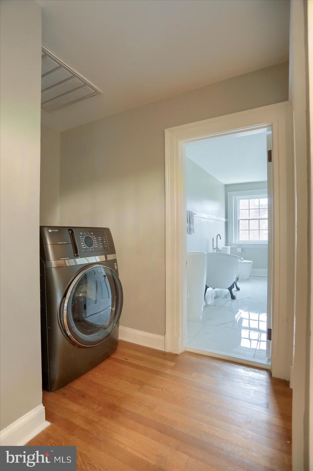 818 W UNIVERSITY PARKWAY