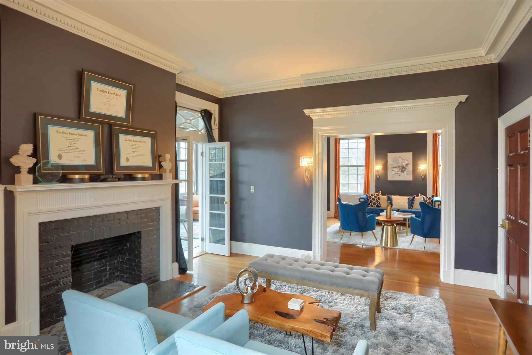 818 W UNIVERSITY PARKWAY