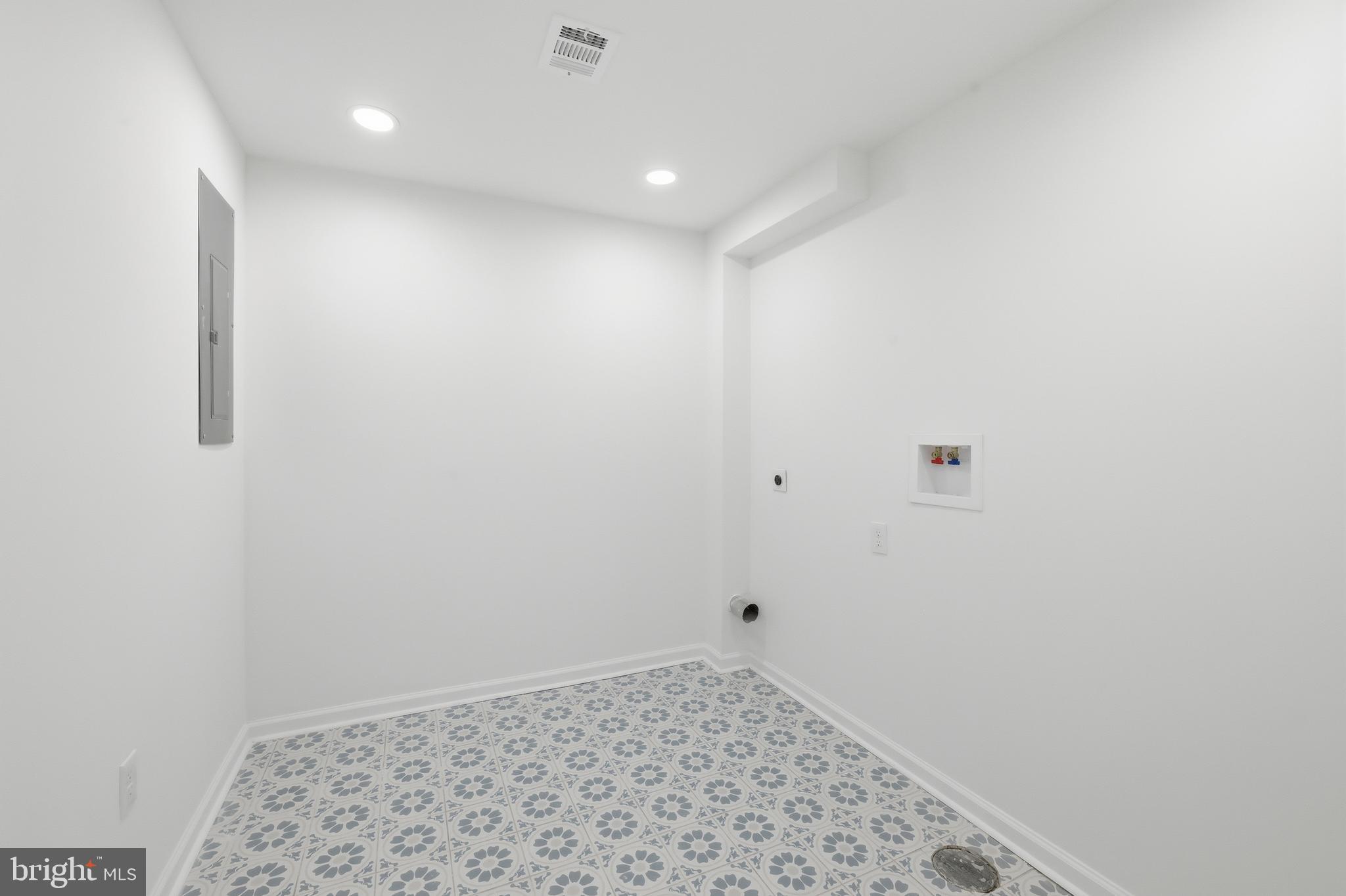 1206 TURPIN LANE
