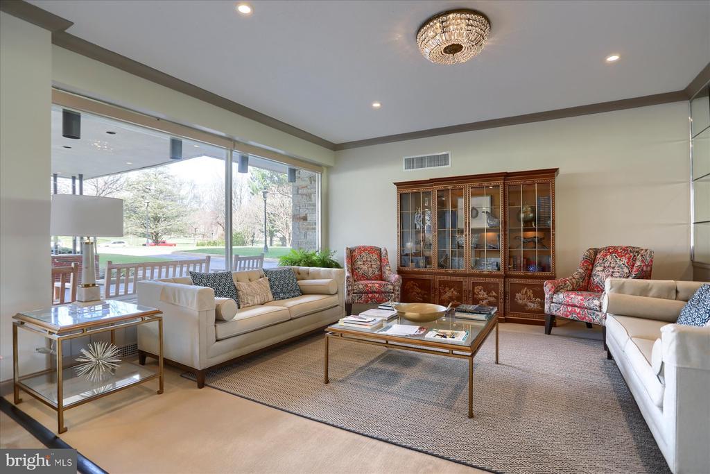 3601 GREENWAY 412