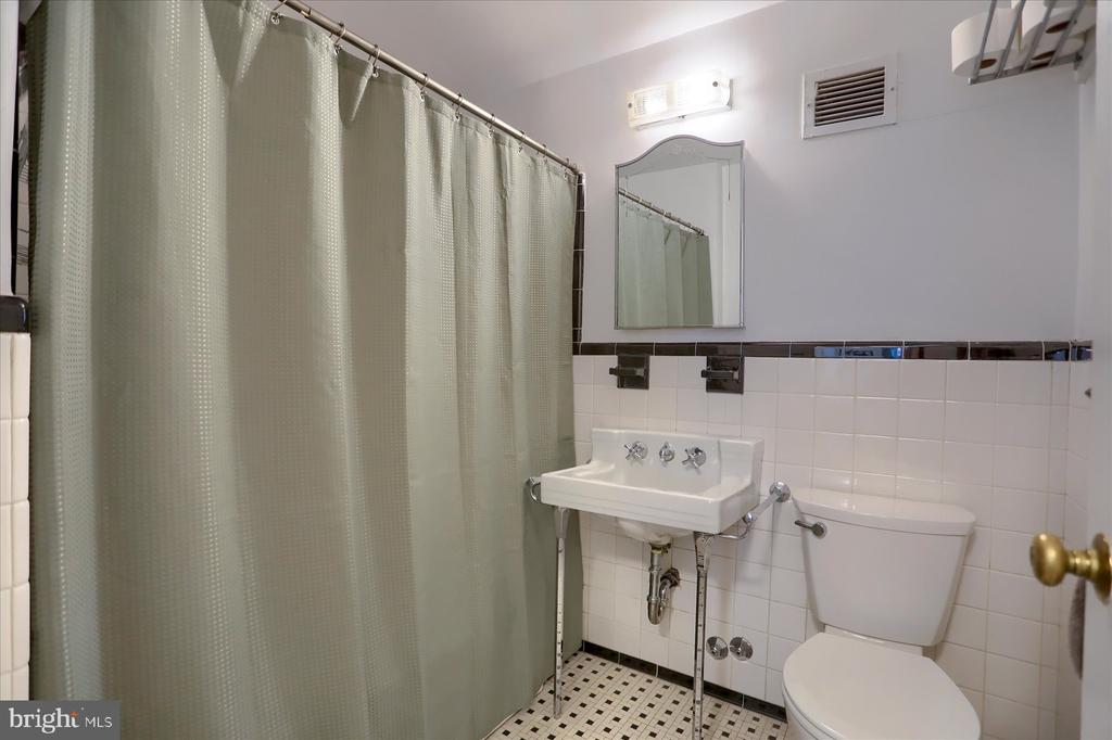 3601 GREENWAY 412