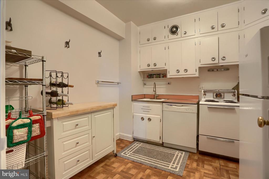 3601 GREENWAY 412