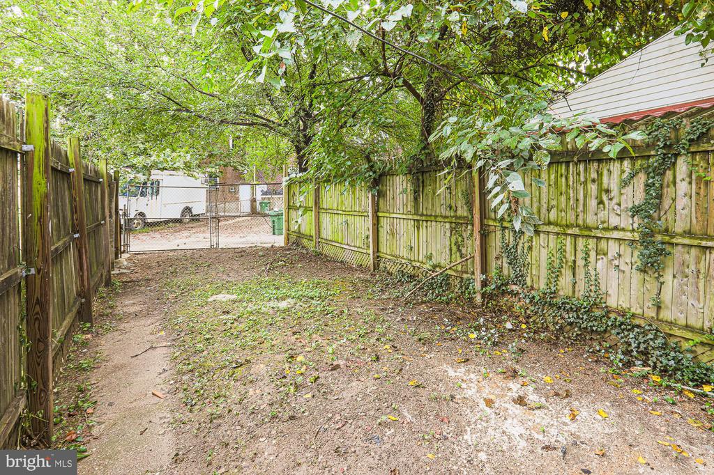 2841 ROUND ROAD