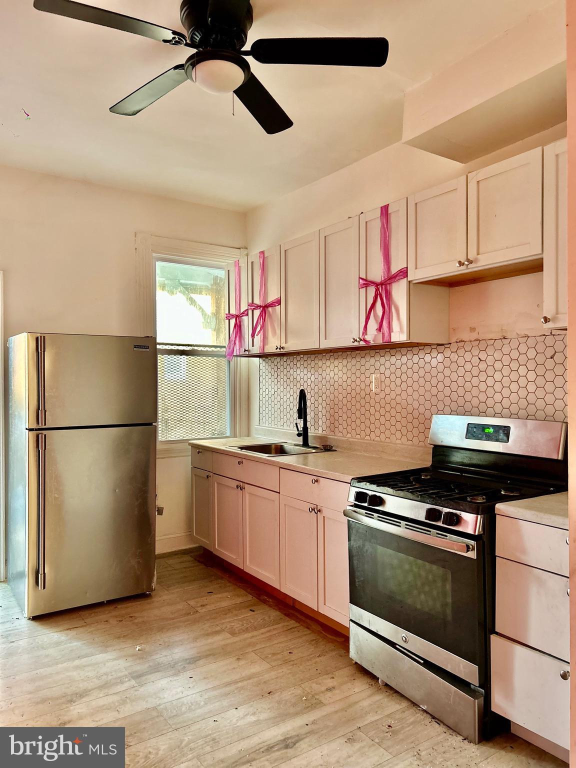 2729 PARKWOOD AVENUE