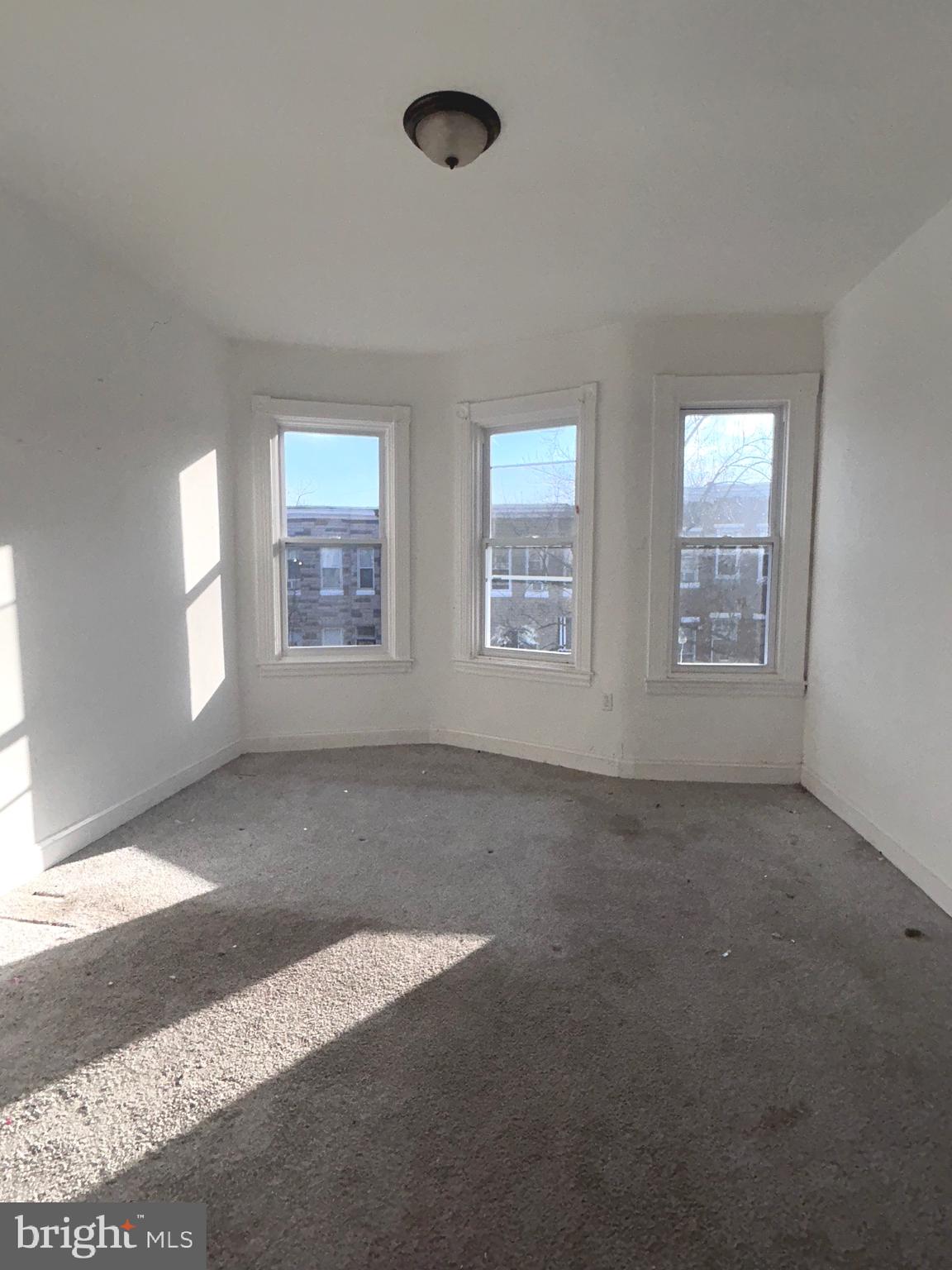 2729 PARKWOOD AVENUE