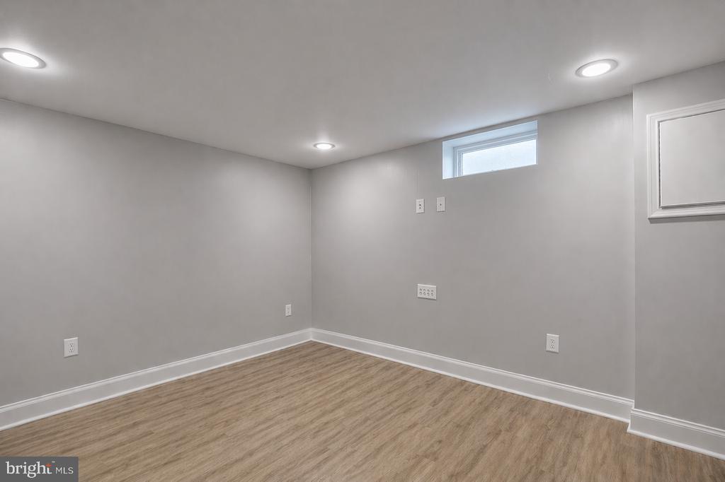 5839 BENTON HEIGHTS AVENUE 1
