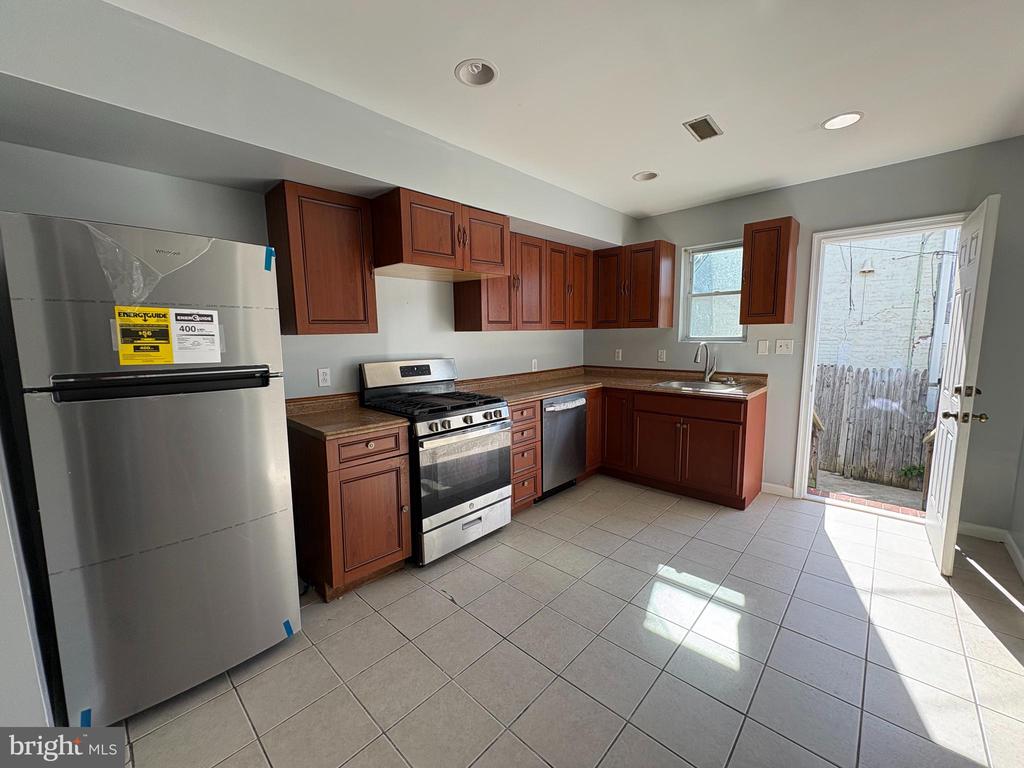1624 ELKINS LANE