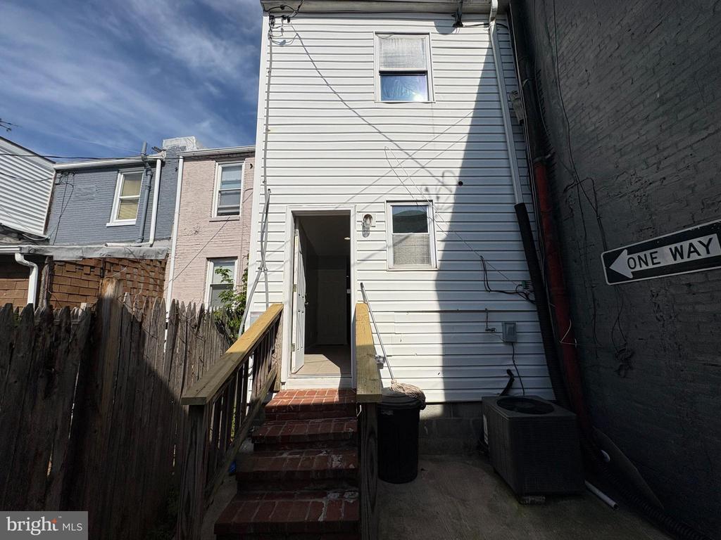 1624 ELKINS LANE