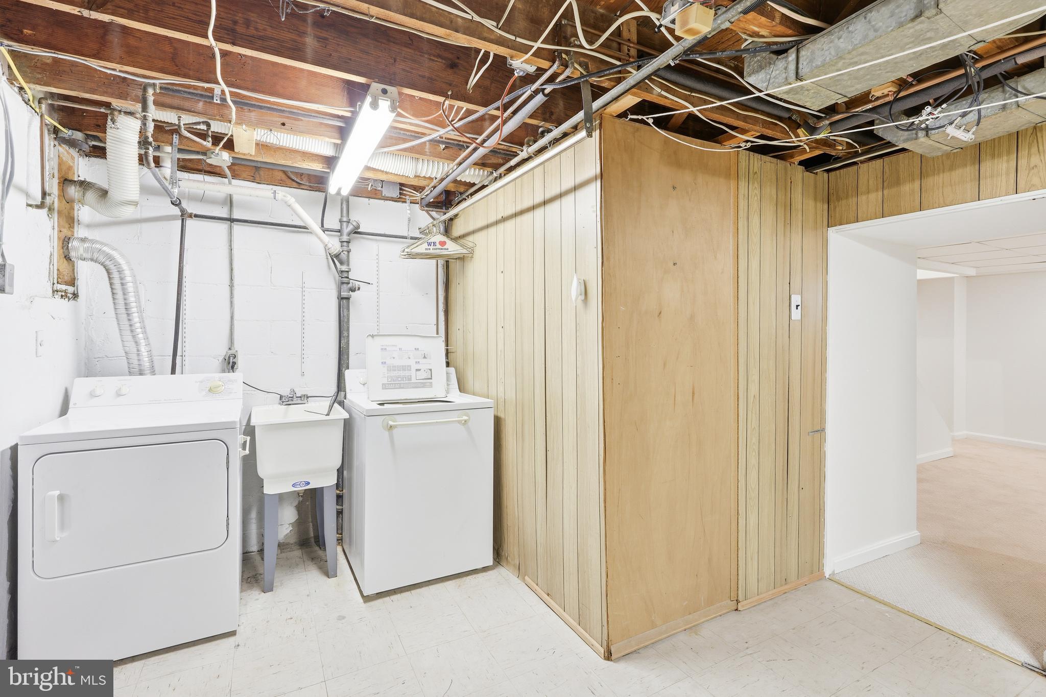1421 W 41ST STREET W