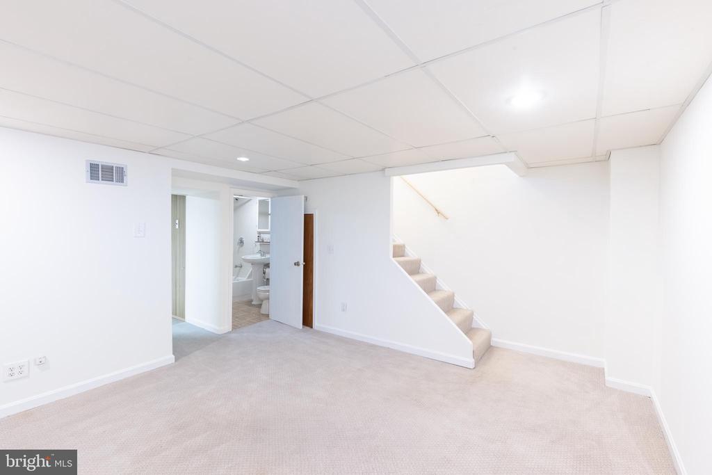 1421 W 41ST STREET W