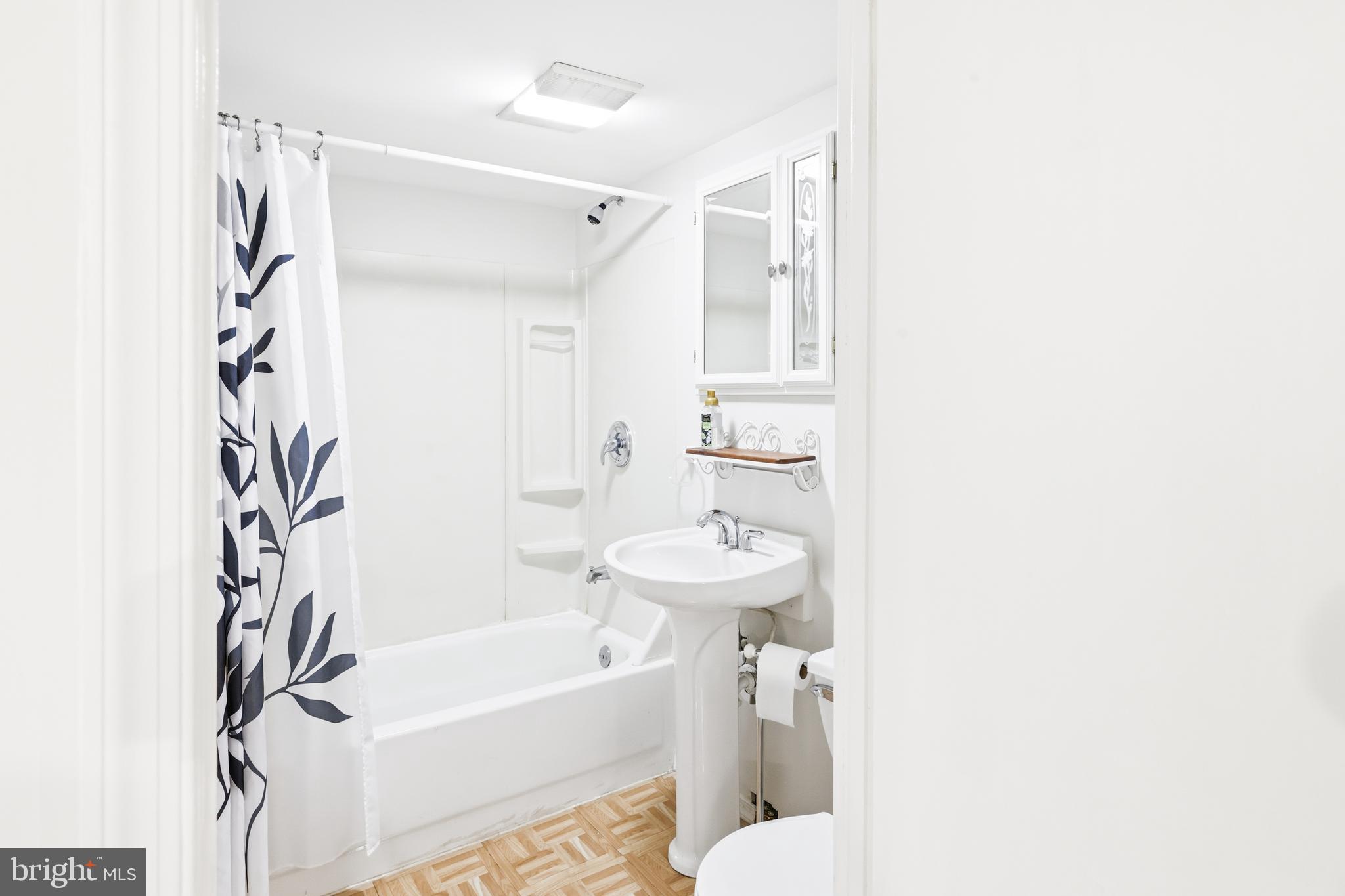 1421 W 41ST STREET W