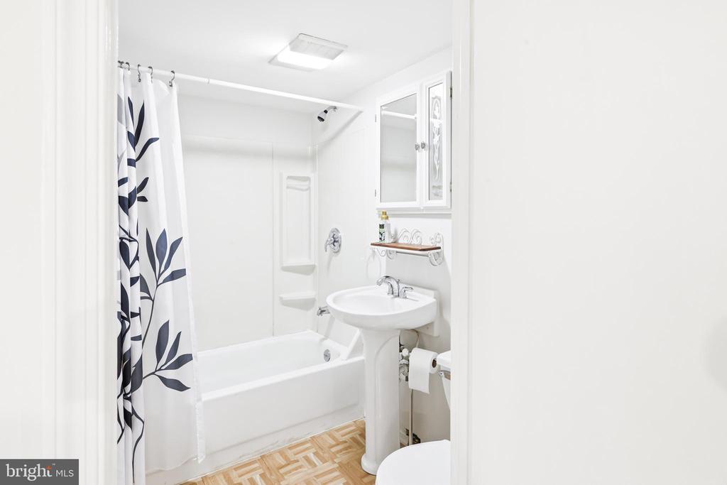 1421 W 41ST STREET W