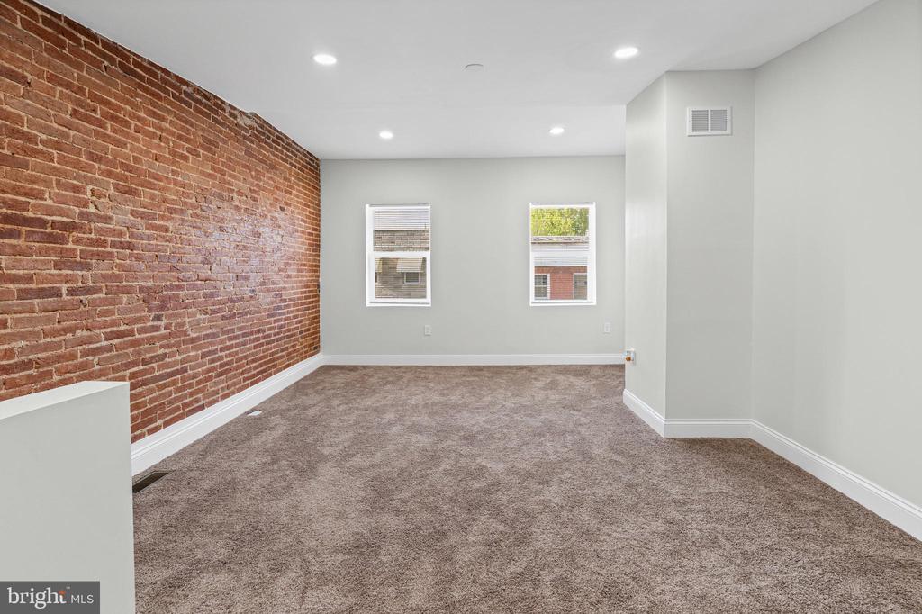 923 BENNETT PLACE