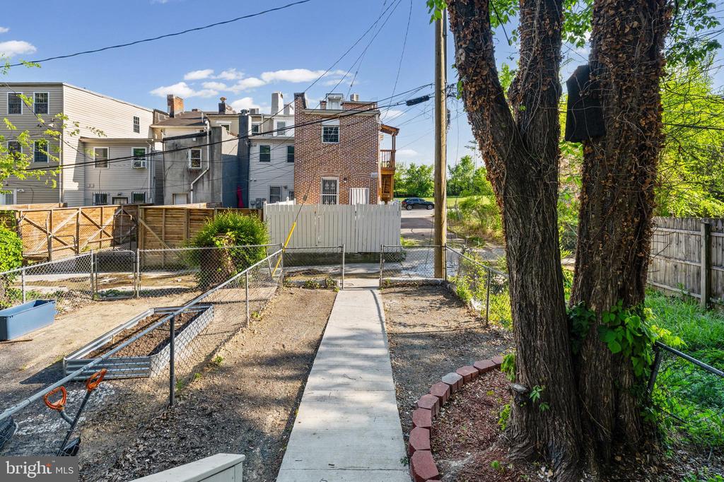 923 BENNETT PLACE