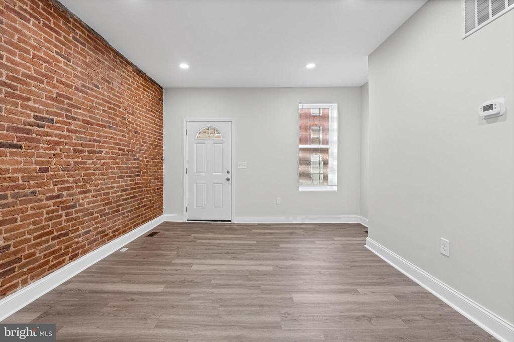923 BENNETT PLACE