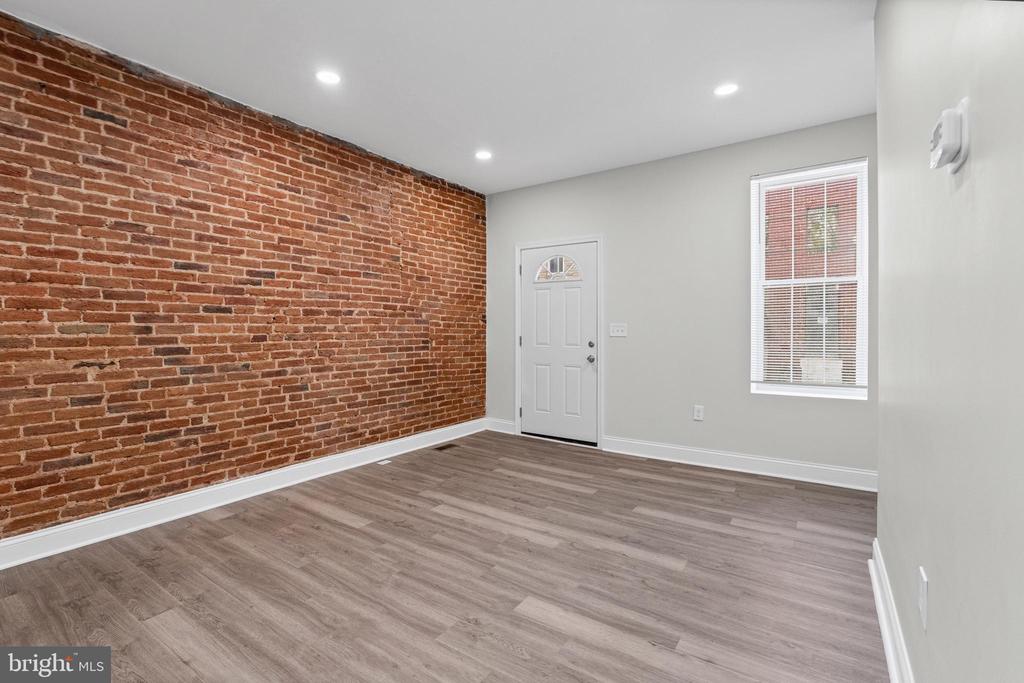 923 BENNETT PLACE