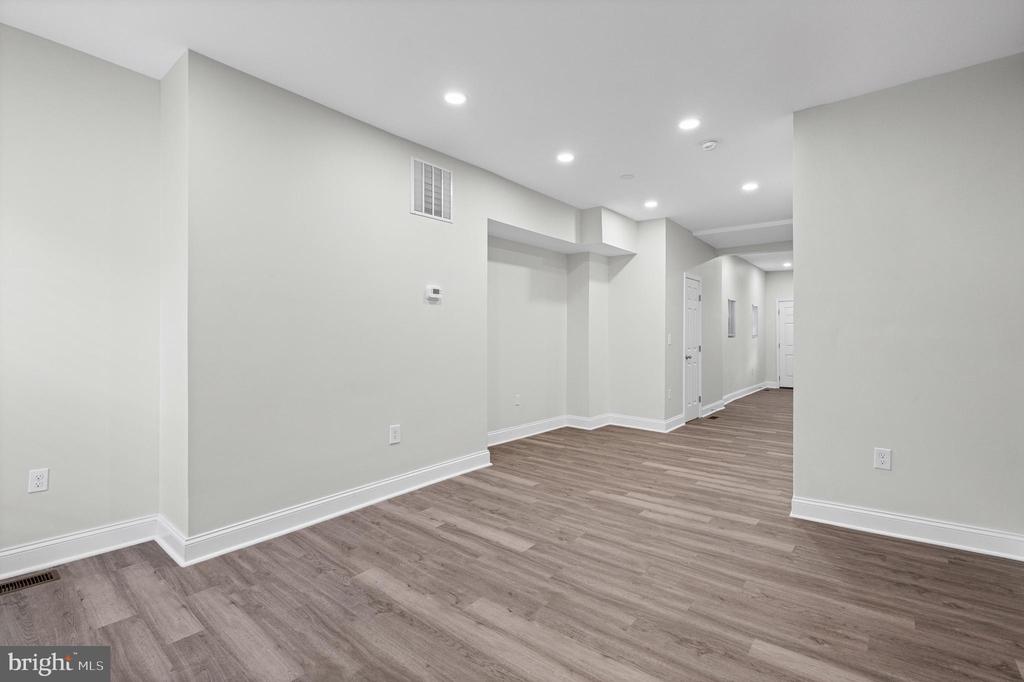 923 BENNETT PLACE