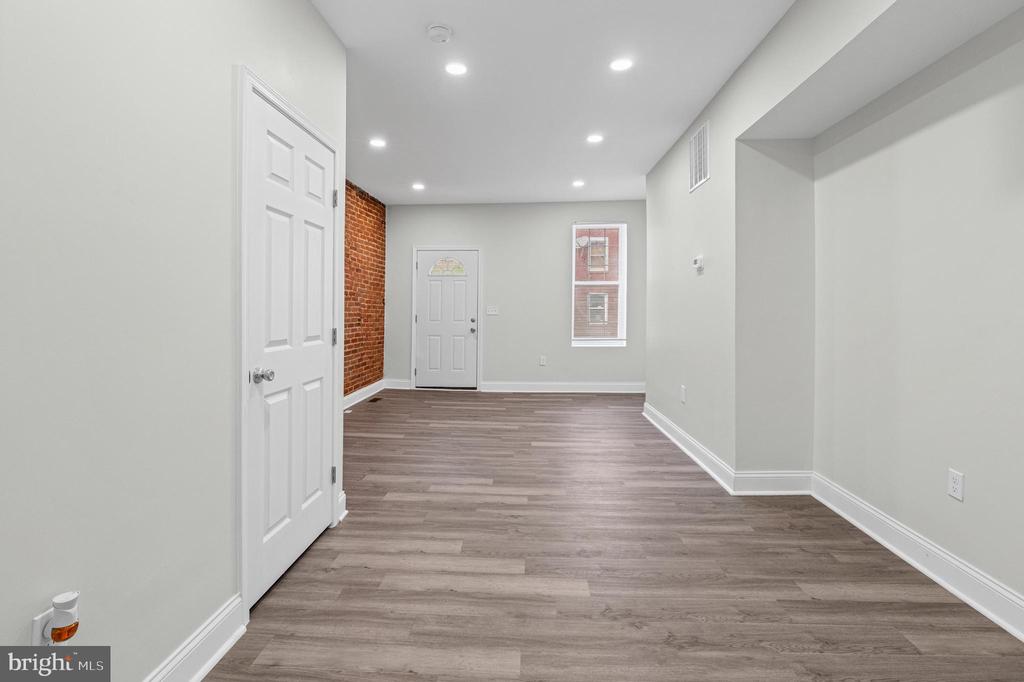 923 BENNETT PLACE